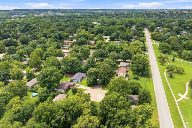 3221 Park Circle, Manhattan, KS 66503