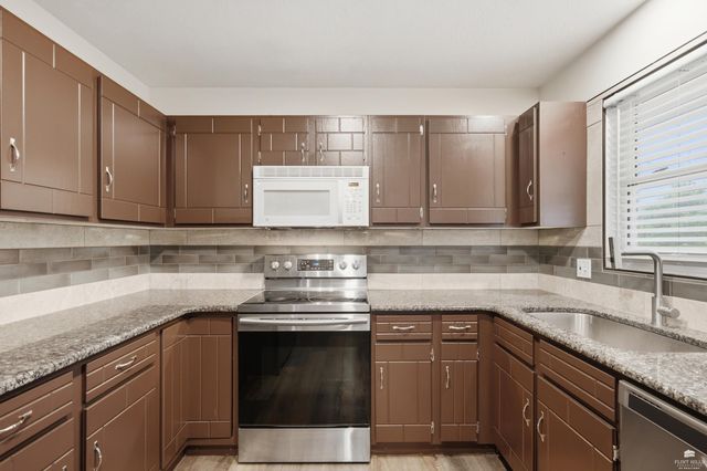 3221 Park Circle, Manhattan, KS 66503