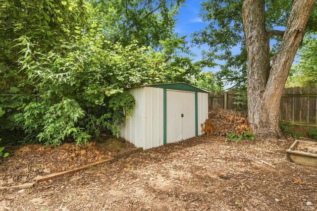 3221 Park Circle, Manhattan, KS 66503