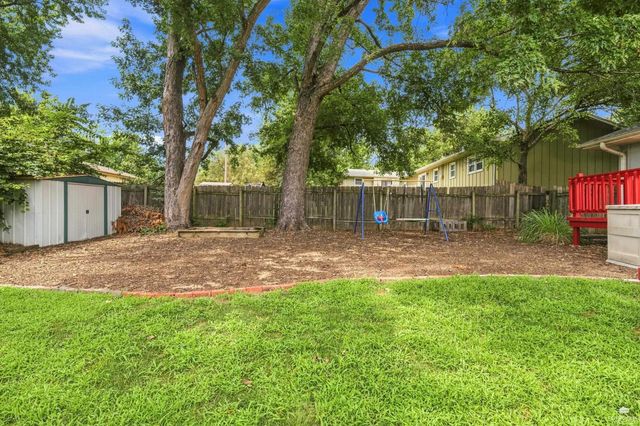 3221 Park Circle, Manhattan, KS 66503