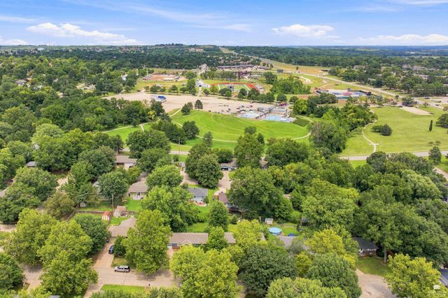 3221 Park Circle, Manhattan, KS 66503
