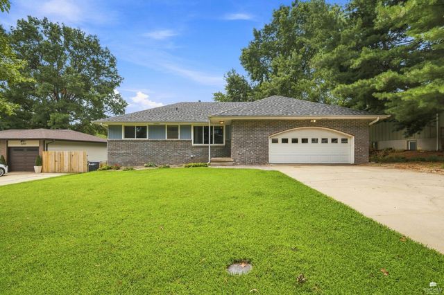 3221 Park Circle, Manhattan, KS 66503