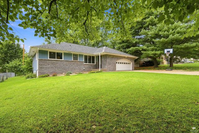 3221 Park Circle, Manhattan, KS 66503