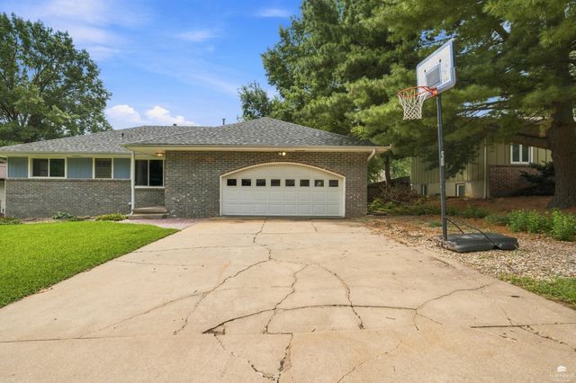 3221 Park Circle, Manhattan, KS 66503