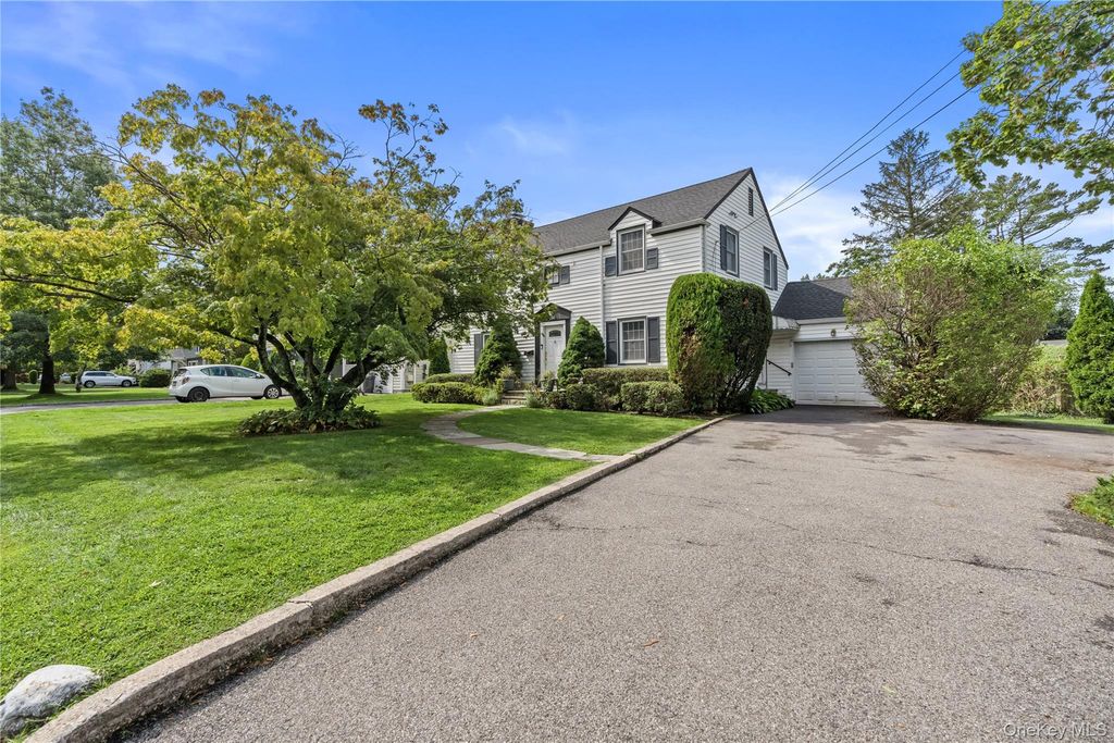 136 Wilmot Circle, Scarsdale, NY 10583 — photo 3