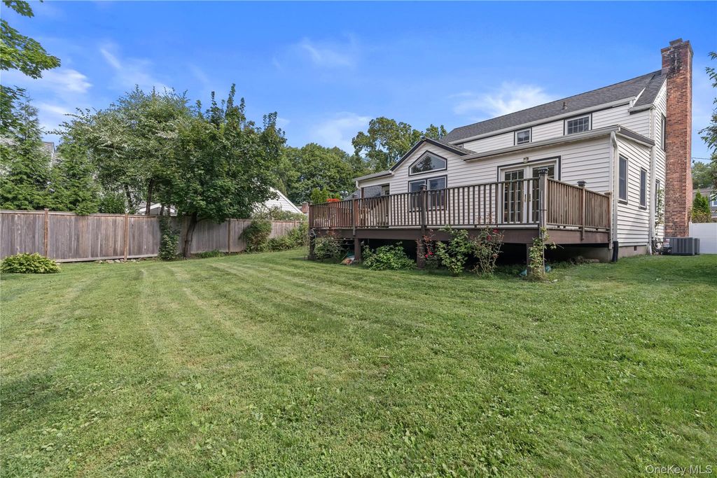 136 Wilmot Circle, Scarsdale, NY 10583 — photo 5