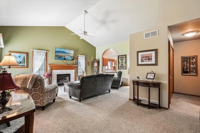 W204N16184 Jackson DRIVE, Jackson, WI 53037