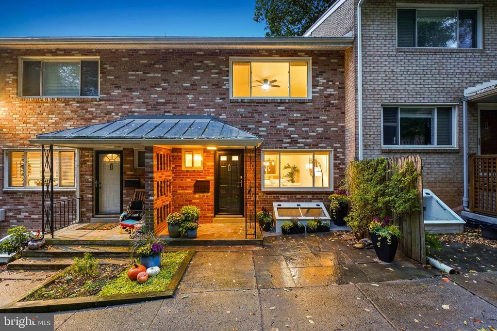 Image 1 of property listing at 652 KENNEBEC AVE #2, Takoma Park, MD 20912