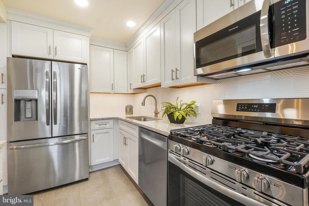 Image 10 of property listing at 652 KENNEBEC AVE #2, Takoma Park, MD 20912