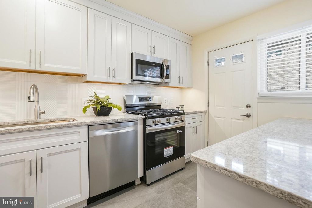 Image 11 of property listing at 652 KENNEBEC AVE #2, Takoma Park, MD 20912