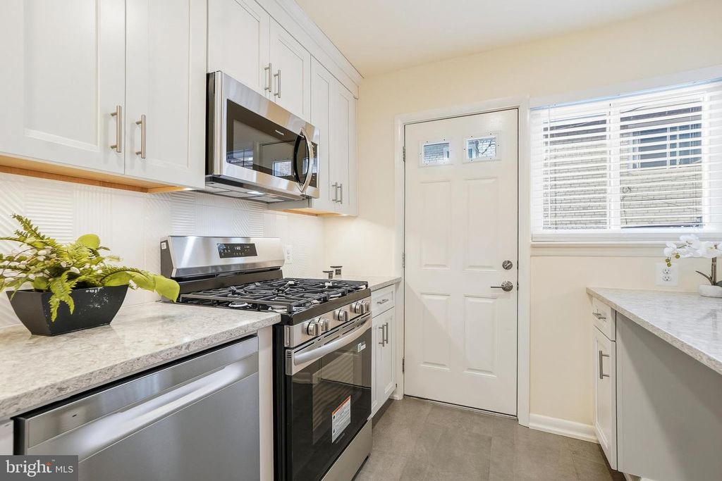 Image 12 of property listing at 652 KENNEBEC AVE #2, Takoma Park, MD 20912