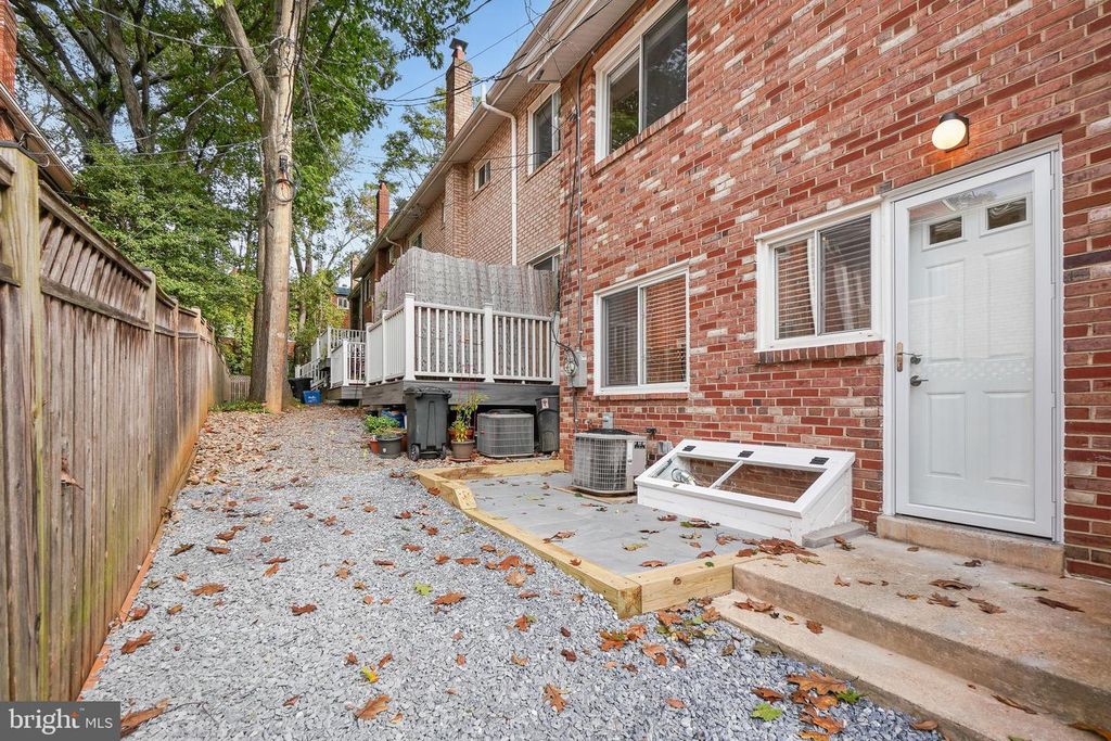 Image 14 of property listing at 652 KENNEBEC AVE #2, Takoma Park, MD 20912