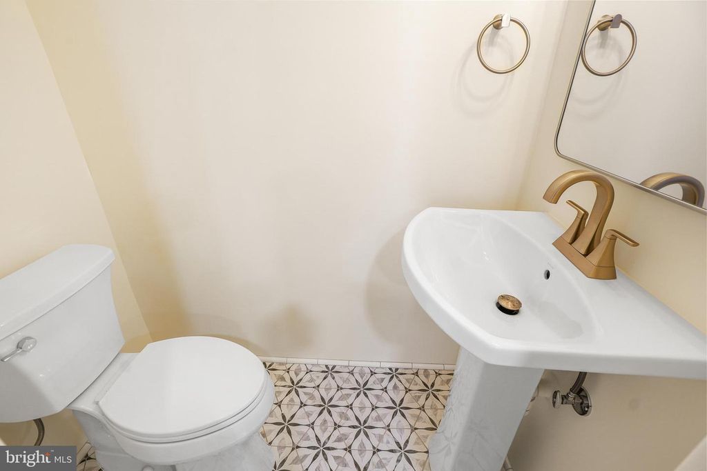 Image 16 of property listing at 652 KENNEBEC AVE #2, Takoma Park, MD 20912