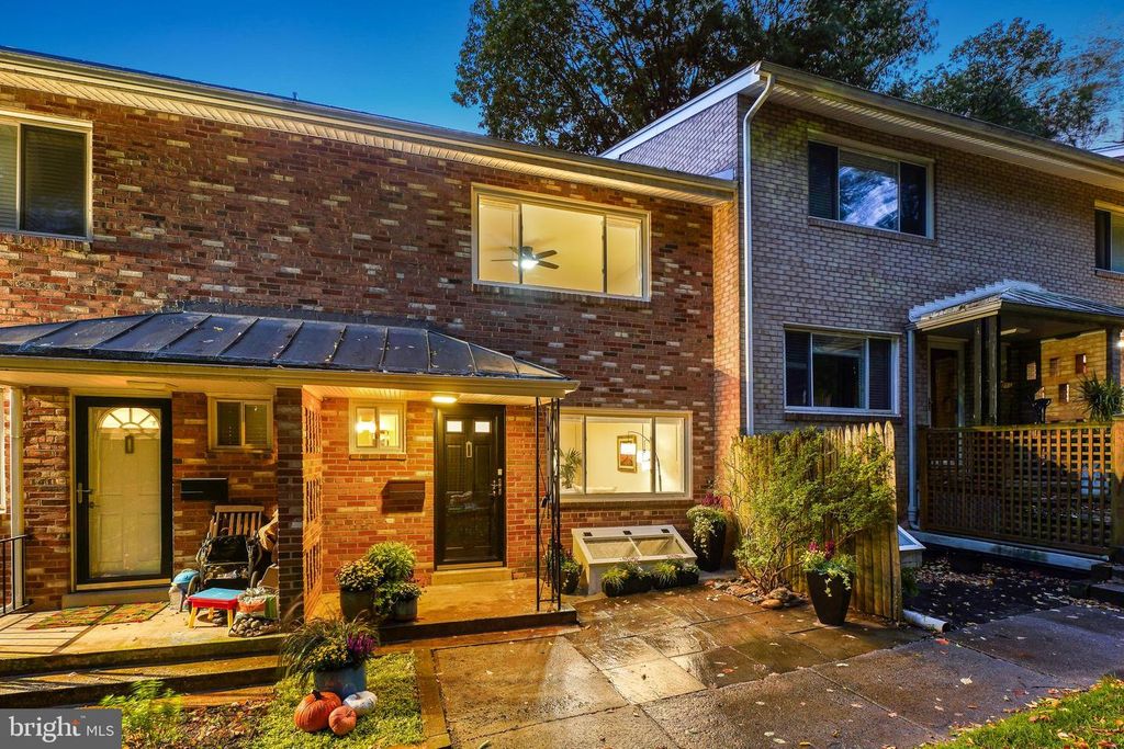 Image 31 of property listing at 652 KENNEBEC AVE #2, Takoma Park, MD 20912