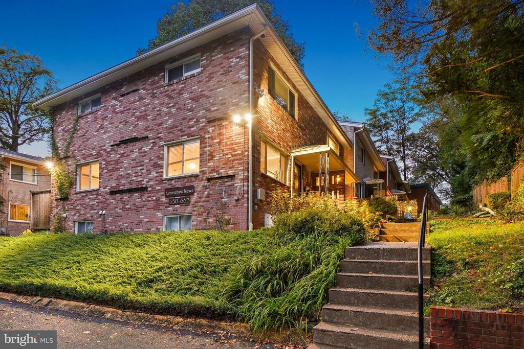 Image 32 of property listing at 652 KENNEBEC AVE #2, Takoma Park, MD 20912