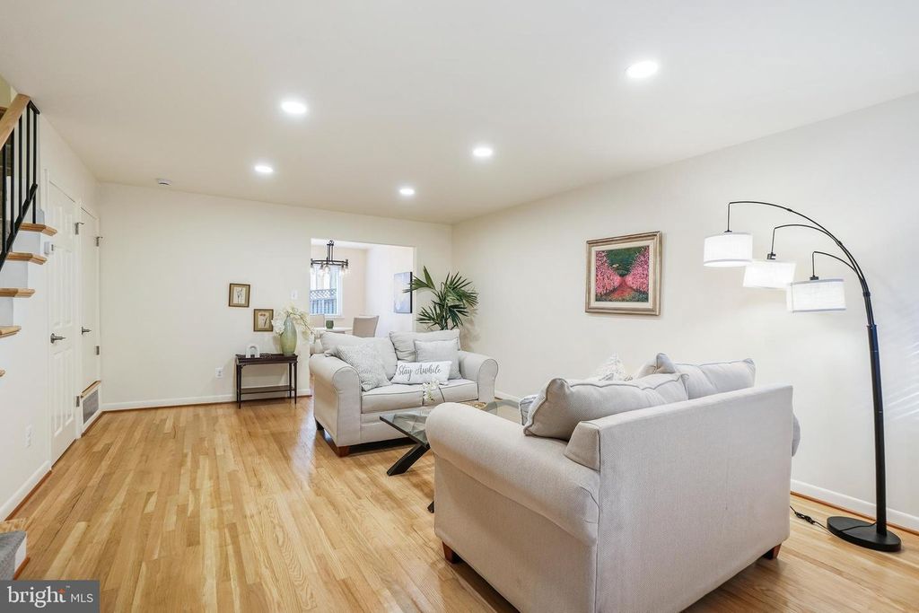 Image 4 of property listing at 652 KENNEBEC AVE #2, Takoma Park, MD 20912