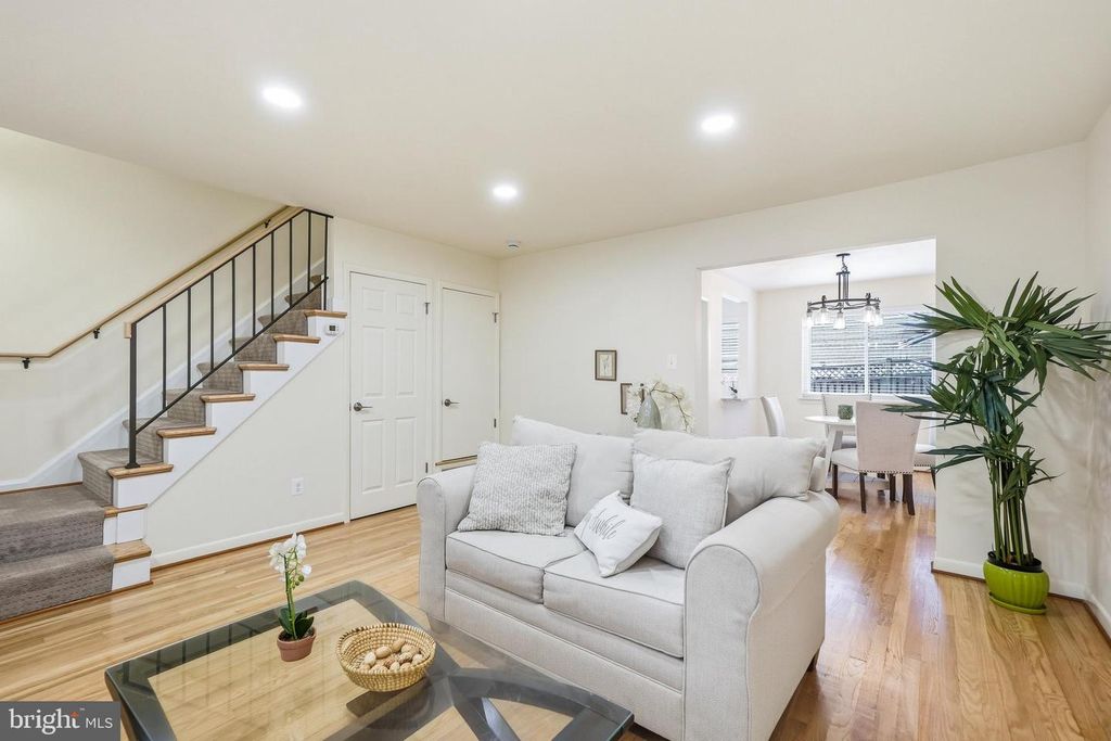 Image 5 of property listing at 652 KENNEBEC AVE #2, Takoma Park, MD 20912