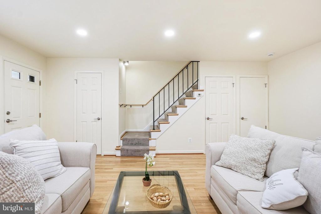 Image 6 of property listing at 652 KENNEBEC AVE #2, Takoma Park, MD 20912