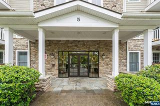 5 E Tenakill Park E Drive 110, Cresskill, NJ 07626
