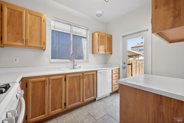 1440 Tammy Way, Santa Rosa, CA 95401