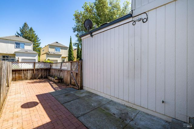 1440 Tammy Way, Santa Rosa, CA 95401