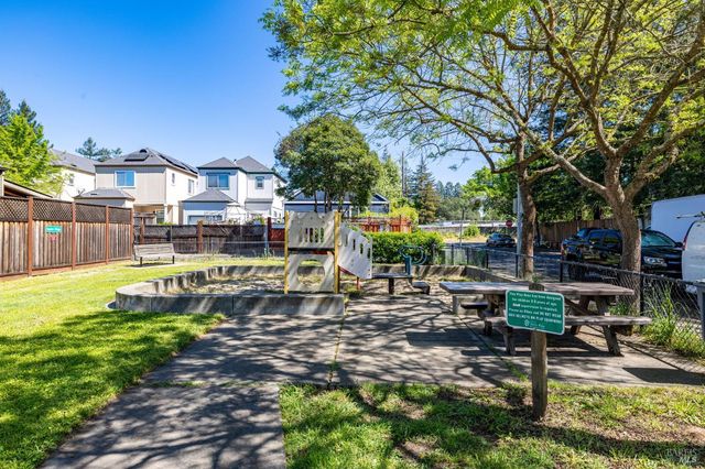 1440 Tammy Way, Santa Rosa, CA 95401