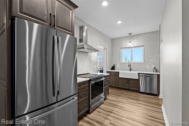 9032 Palmers Way Drive, Fenton, MI 48430