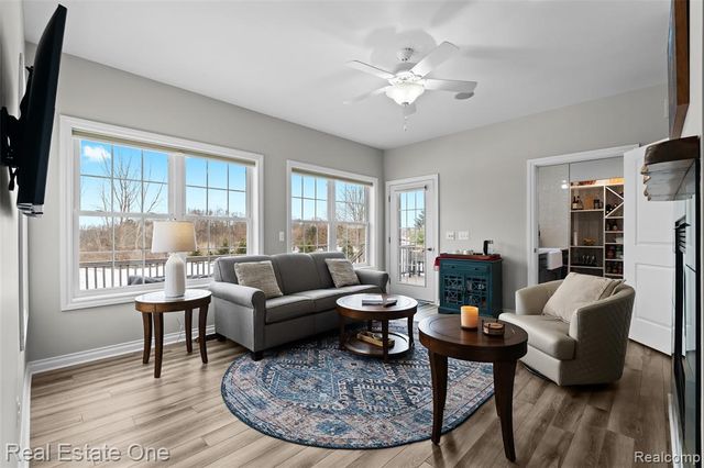 9032 Palmers Way Drive, Fenton, MI 48430