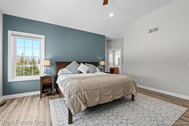 9032 Palmers Way Drive, Fenton, MI 48430