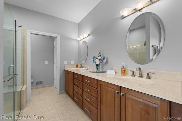 9032 Palmers Way Drive, Fenton, MI 48430