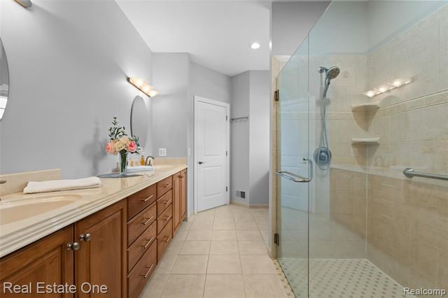 9032 Palmers Way Drive, Fenton, MI 48430