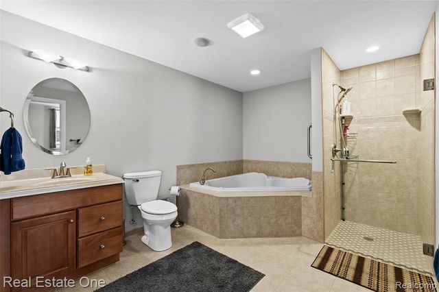 9032 Palmers Way Drive, Fenton, MI 48430