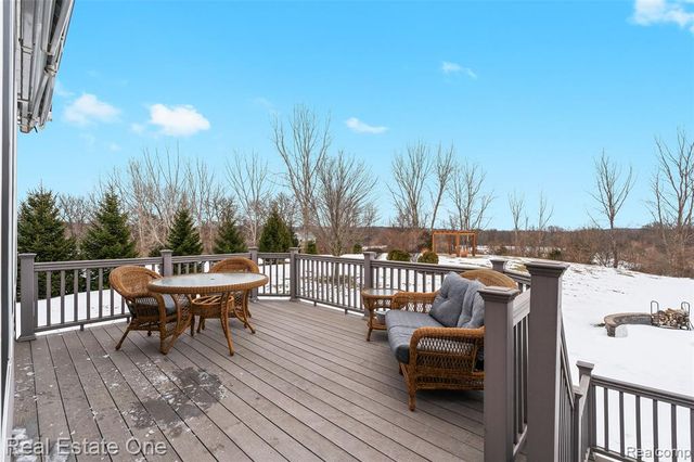 9032 Palmers Way Drive, Fenton, MI 48430