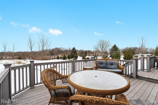 9032 Palmers Way Drive, Fenton, MI 48430