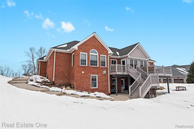 9032 Palmers Way Drive, Fenton, MI 48430