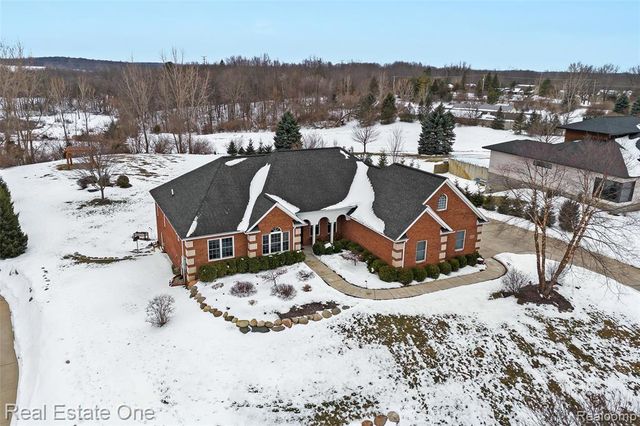 9032 Palmers Way Drive, Fenton, MI 48430