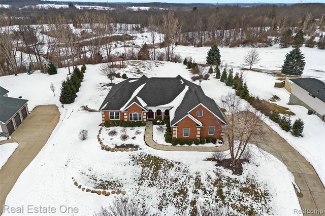 9032 Palmers Way Drive, Fenton, MI 48430