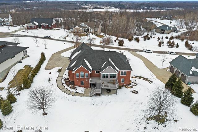 9032 Palmers Way Drive, Fenton, MI 48430