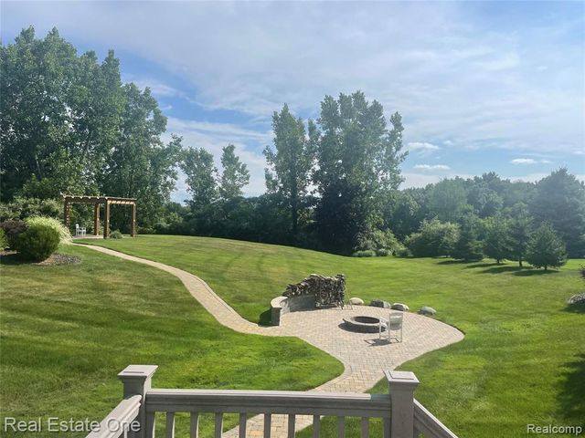 9032 Palmers Way Drive, Fenton, MI 48430