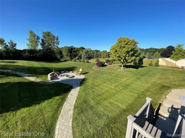 9032 Palmers Way Drive, Fenton, MI 48430