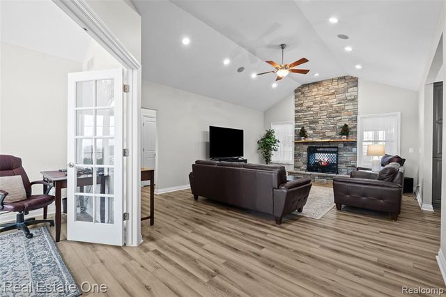 9032 Palmers Way Drive, Fenton, MI 48430