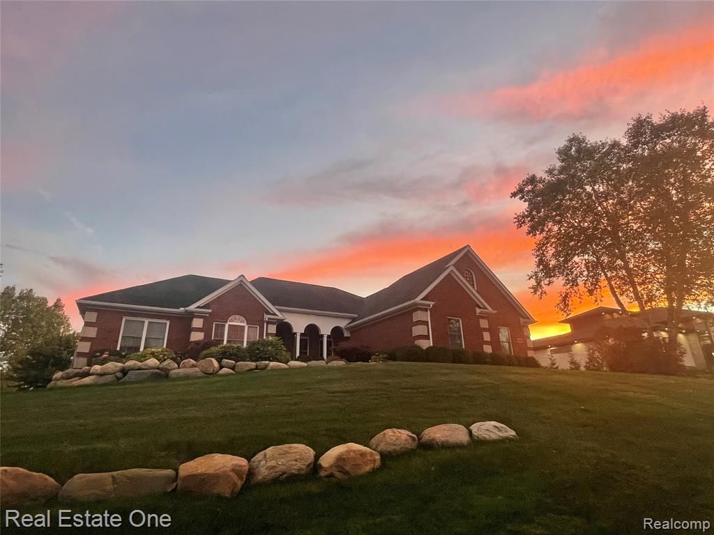 9032 Palmers Way Drive, Fenton, MI 48430