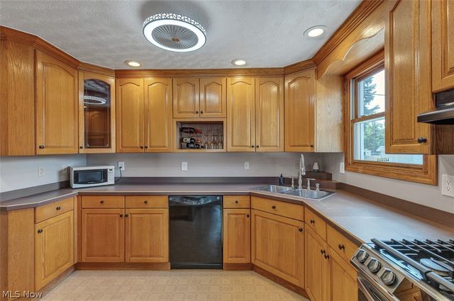 4107 Torrington Avenue, Parma, OH 44134