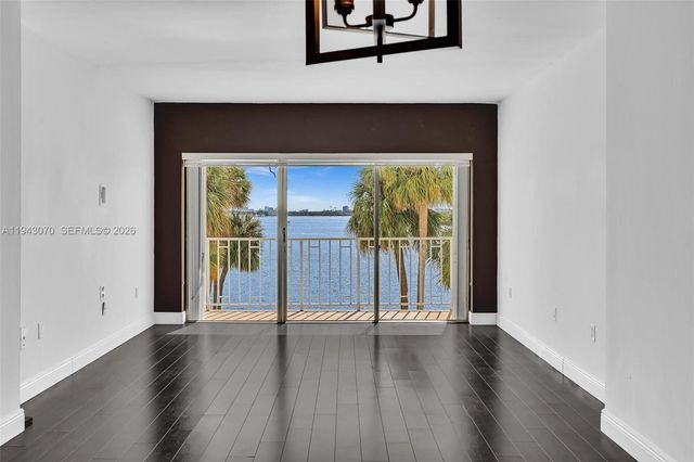 500 Bayview Dr 228, Sunny Isles Beach, FL 33160