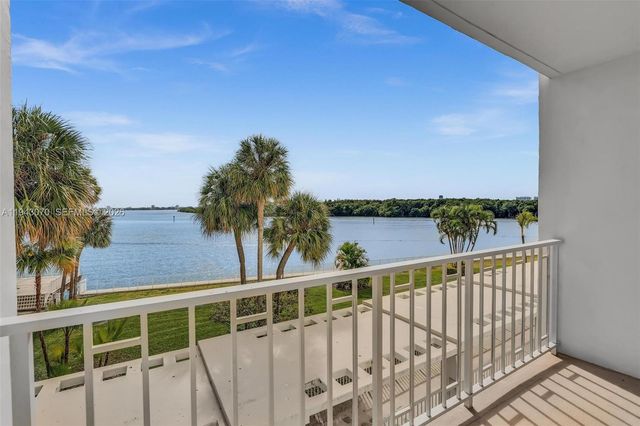 500 Bayview Dr 228, Sunny Isles Beach, FL 33160