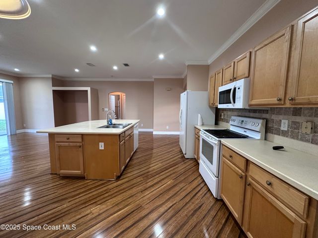 802 Del Mar Circle, Melbourne, FL 32904