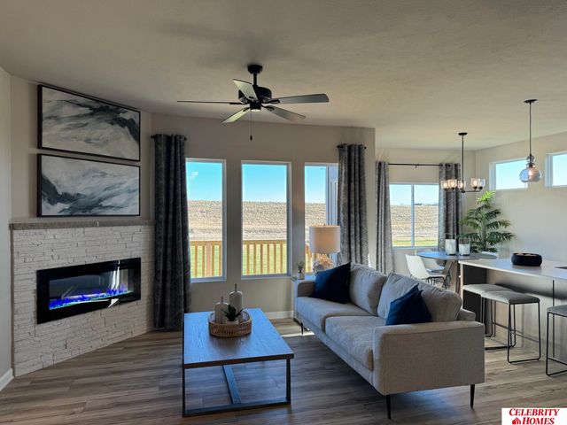 16919 Newport Avenue, Omaha, NE 68116