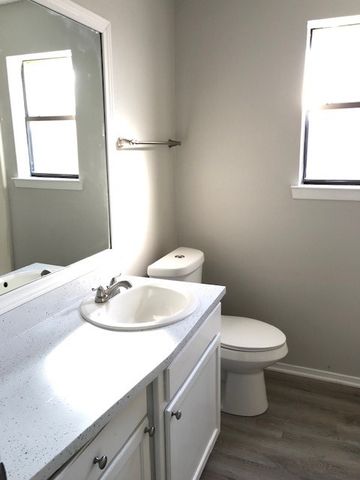 408 Signal Hill Court N 410, Fort Worth, TX 76112