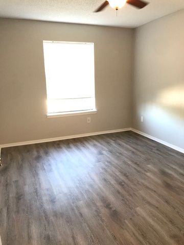 408 Signal Hill Court N 410, Fort Worth, TX 76112