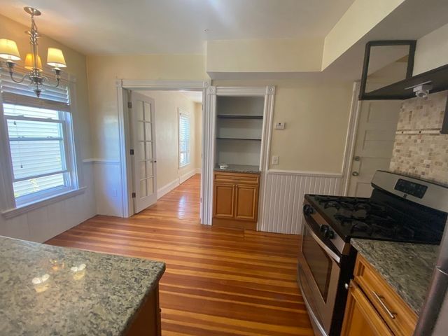 7 Oak Square 2R, Boston, MA 02135